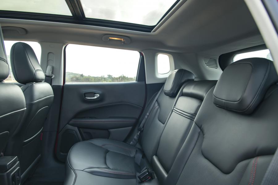 Интерьер Jeep Compass Trailhawk (MP) 2019 года  (IN) (фото 11 из 12)